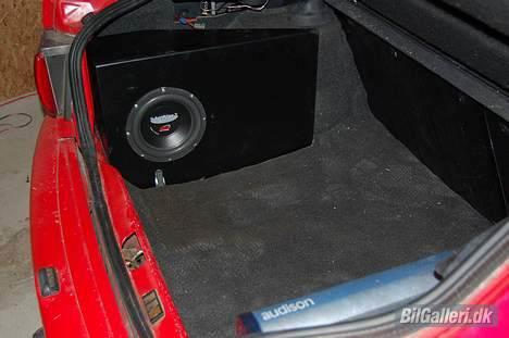 Ford Escort 1,8i Sport *solgt* - Den venstra bass... også 8" billede 14