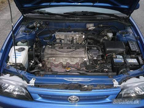 Toyota Corolla E10 - død - lidt motor billede 11