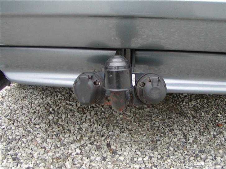 Audi 100 2.2E - Et stik med 7 og et med 13 :) billede 5