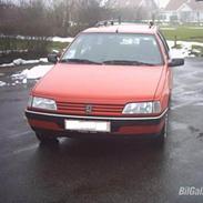 Peugeot 405 GL St. Car.  
