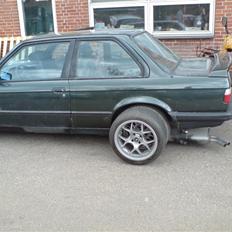 BMW 320i e30