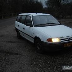 Opel Astra 1,4i van solgt