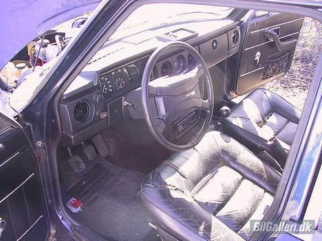 Volvo 164 - Indtrækket, sæder er desværre lidt sprukne. Hun kommer til sadelmageren om ikke så længe. billede 5
