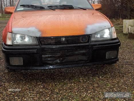 Opel KADETT E GSI   solgt - det er også en org gsi forkofanger med hul til interkuler med manger dog tågerlygter  billede 9