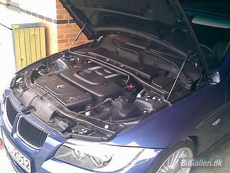 BMW D3 Alpina Back end DE - mortoren , fin lille detajle med 2 luft holdere billede 4