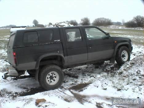 Nissan King Cab 2,4 B 4X4 (SKROT - Spændende at køre kun med baghjulstræk..sætter man 4X4 til er der en mærkbar forskel billede 4