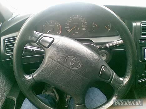 Toyota Carina E St. Car - Mit grimme standard rat hvor der mangler en luns klokken 11.. er virkelig slidt billede 7