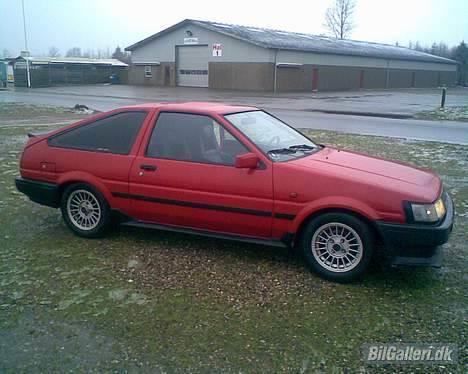 Toyota Corolla ae86 (solgt) billede 5