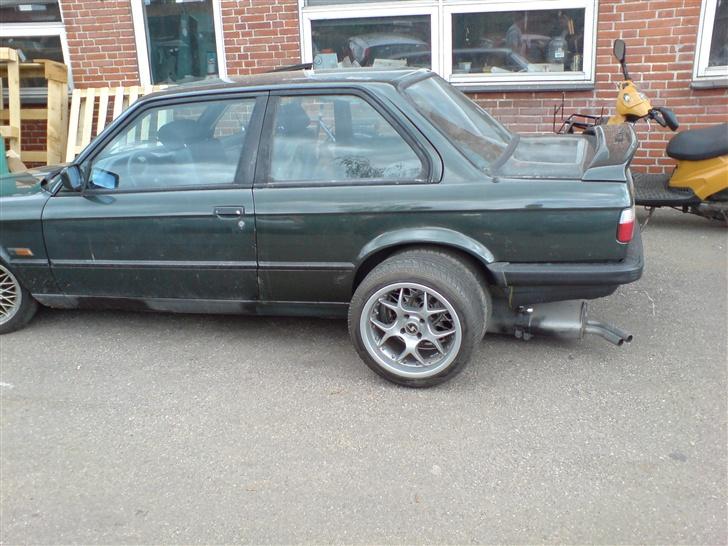 BMW 320i e30 - nye fælge.. Schmidt vn line 9x16. passer rigtig godt til bilen. billede 2