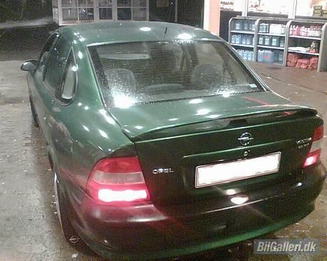 Opel Vectra A "pit bull"  - hov der var jo den nye vogn... billede 20