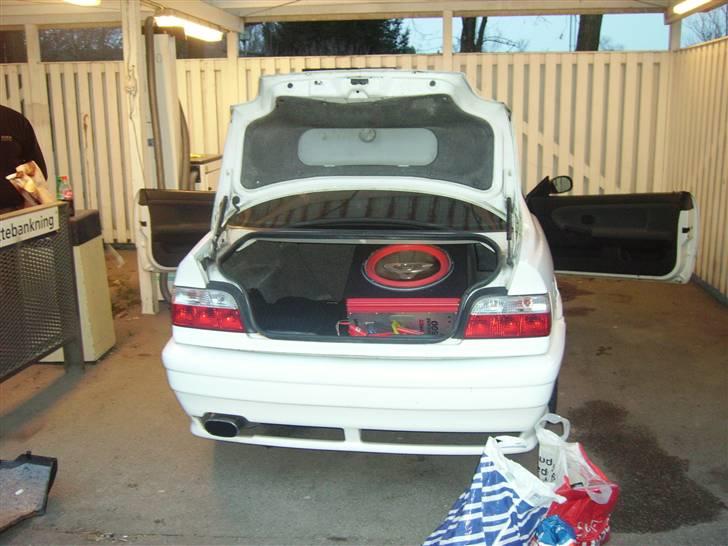 BMW 320i Coupé E36 - Lige et stykke med anlæg billede 4