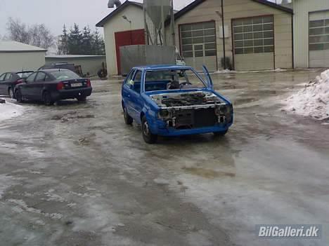 Nissan Micra K10 - Død - Bilen da den blev trillet ud af malekabinen billede 7