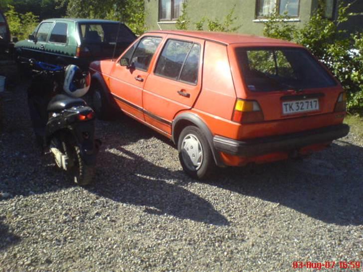 VW Golf 1.6D | SOLGT - Sammen med scooteren billede 1