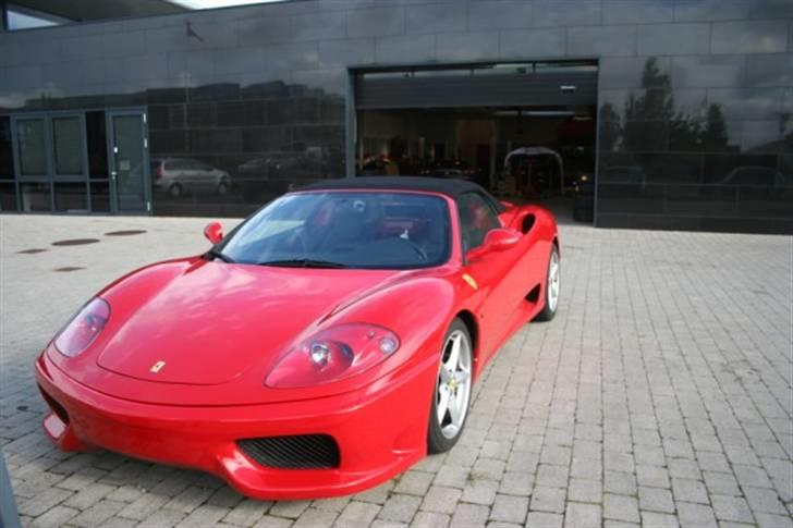 Ferrari 360 Spider F1 **SOLGT** - Lady in red billede 1