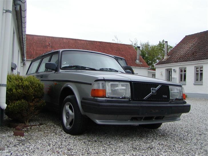 Volvo 245 Turbo (SOLGT) - Volvoen foran! billede 1