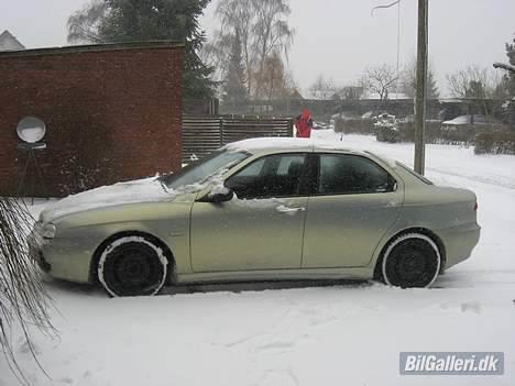 Alfa Romeo 156 2,5 V6 Azura nuvolla - Lidt nemmere at se den flotte farve i sneen..! billede 17
