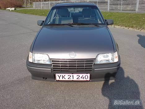 Opel Kadett E. Sedan. (SOLGT) billede 11