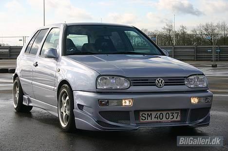 VW Golf 3 solgt - højlys dag billede 4