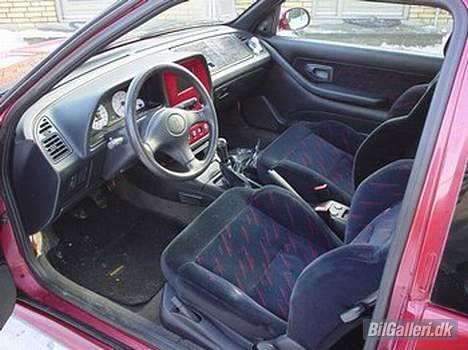 Peugeot 306 xsi *solgt* - der kan man se skærmen, eneste ærgelige er at man jo gerne vil se film når man kører.... ;) billede 3