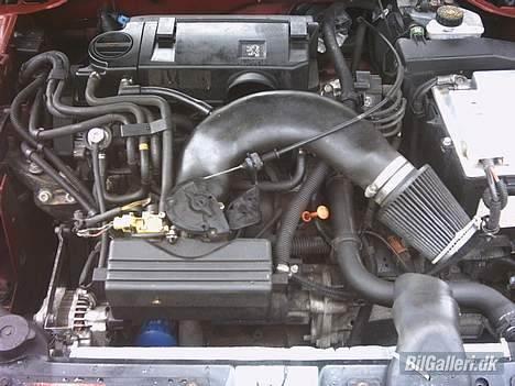 Peugeot 306 xsi *solgt* - kraftværket, ikke pæn men okay effektiv billede 4