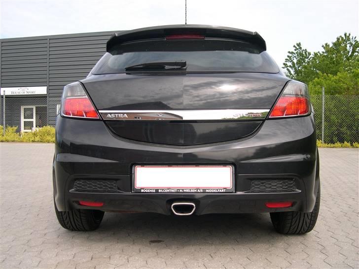 Opel Astra H GTC "OPC" solgt - Bagfra med Irmscher tagspoiler. billede 2