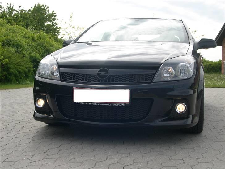 Opel Astra H GTC "OPC" solgt - Forfra med indfarvet frontgrill. billede 4
