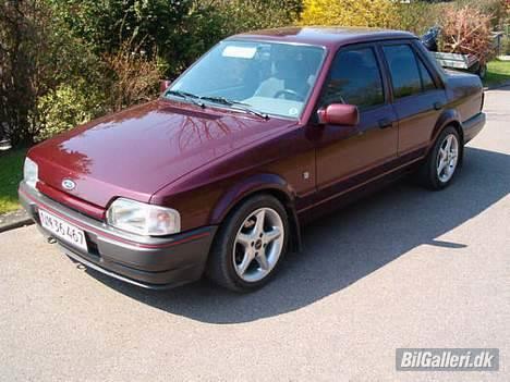 Ford Orion - Her ser du så min søde bil. gammel men velholdt. billede 1