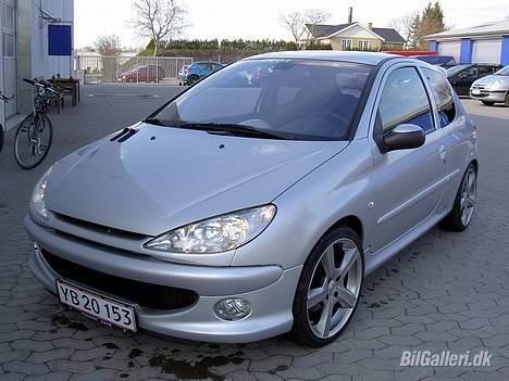 Peugeot 206 s16  SOLGT - Så blev jeg færdig. sommer hjul, ny front,bagpot,baglygte mm billede 1