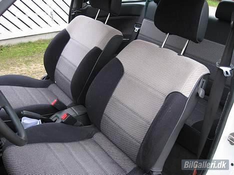 Mazda 323 BF *Skrottet* - Min nye komplette kabine fra en 323BF  turbo :) billede 4