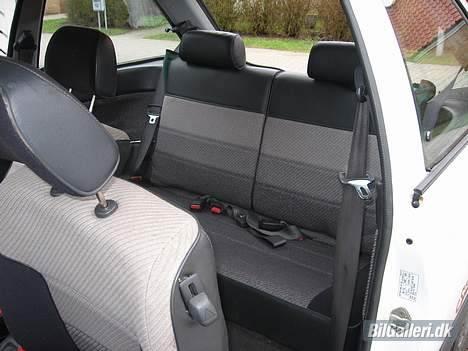 Mazda 323 BF *Skrottet* - Min nye komplette kabine fra en 323BF  turbo :) billede 5