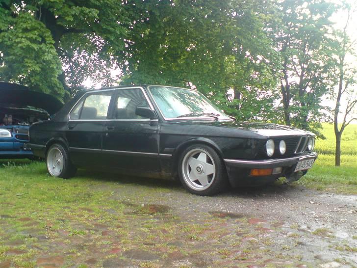 BMW E28 518i billede 1