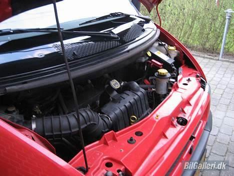 Ford Transit TD - Kompakt motor, Ikke så nemt at sætte xenon i. billede 12