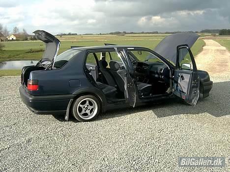 VW vento 2,0 GL solgt billede 15