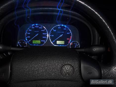 VW Polo 6n  - Her er det nyeste billede af speedo hvor jeg har taget de hvide klistermæke urskiver af. I stedet har jeg invisteret i blankpoleret aluringe billede 11