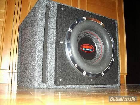 Skoda Felicia 2 GLXi - SOLGT ! - 10" SPL Dynamics PRO D4 i 35 L. Bassreflex kabinet. Bass? Ja tak! ;) billede 10