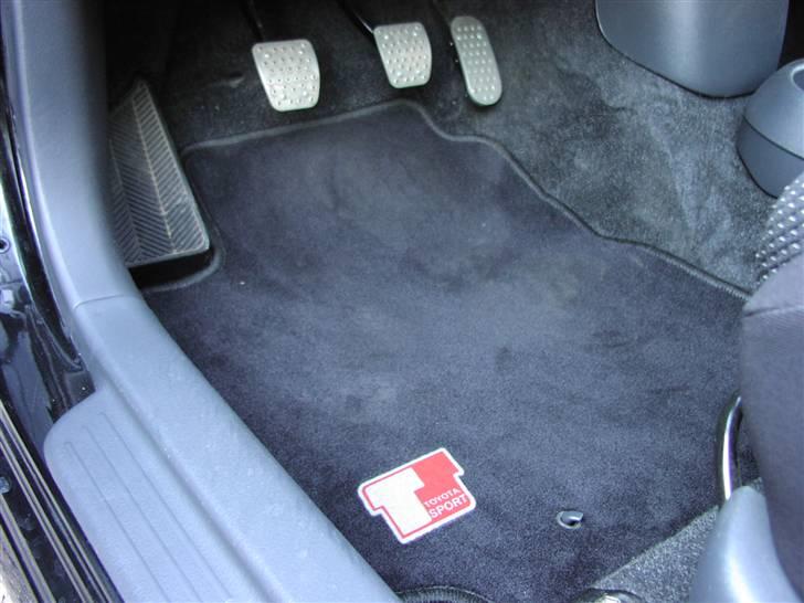 Toyota Yaris T Sport  SOLGT - Originale Toyota alupedaler og velour måtter billede 12