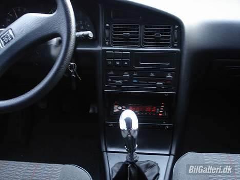 Peugeot 405 style - Kabinen, med åbenet til HU´en billede 12