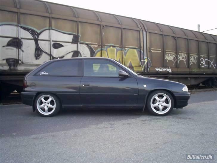 Opel Astra 1,6i 16v sport billede 2