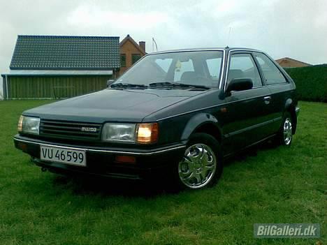 Mazda 323 billede 1
