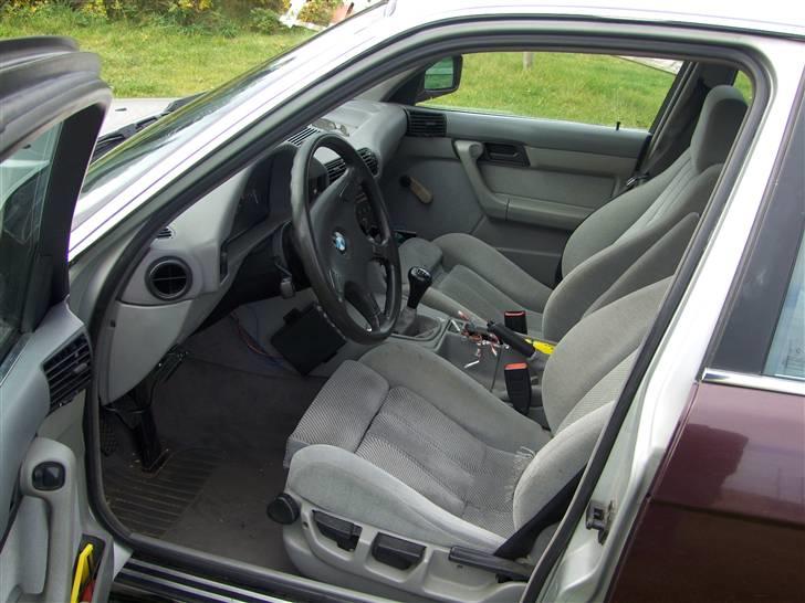 BMW 520i - Kabinen.. med skål formet sæder.. billede 8