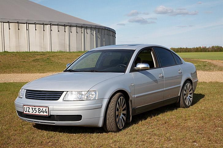 VW Passat 3B *solgt* - så blev der malet kofangere og dørlister billede 1