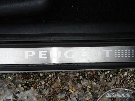 Peugeot 406 3,0 V6 st.car (SOLGT) - Alu trin lister med Peugeotlogo. billede 19