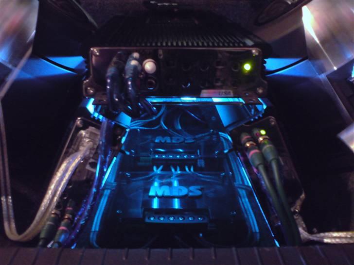 Seat Ibiza - SOLGT :-) - Lidt blåt lys, inde i delefiltre-hulen... billede 8