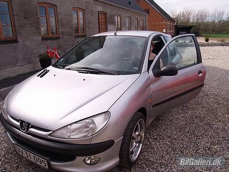 Peugeot 206 TOTAL SKADET:( - jo jo damen får os lov til at køre sølvløven billede 10