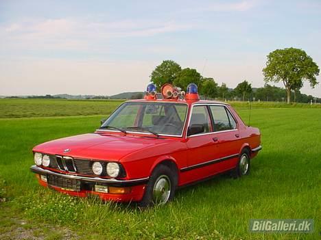 BMW e28 / 524td - MODELFOTO - Sådan har min bil set ud under tjeneste i Berlin ;-) billede 1