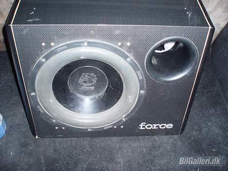 VW Golf *SOLGT* - Min 12" Magnat sub på 600 Watt billede 11