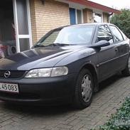 Opel vectra 2.0i 16V
