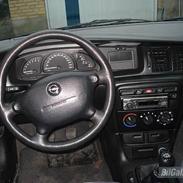 Opel vectra 2.0i 16V