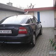 Opel vectra 2.0i 16V