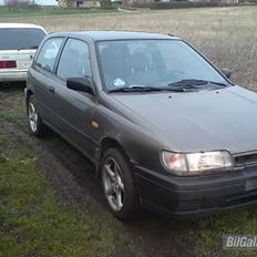 Nissan sunny  solgt